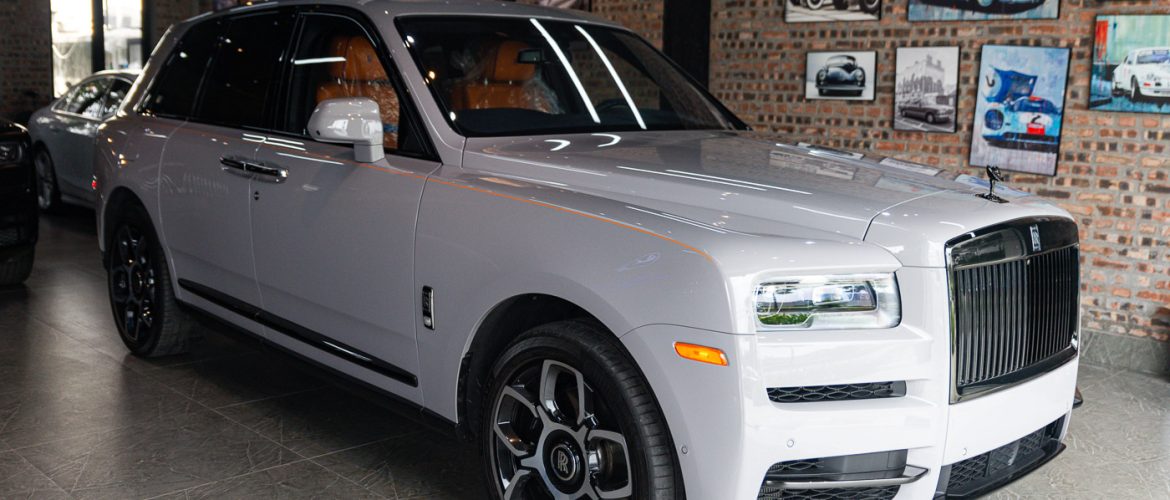 Thêm hàng “hot” Rolls-Royce Cullinan Black Badge về Việt Nam: Sở hữu màu sơn độc nhất, nội thất phối màu đặc biệt