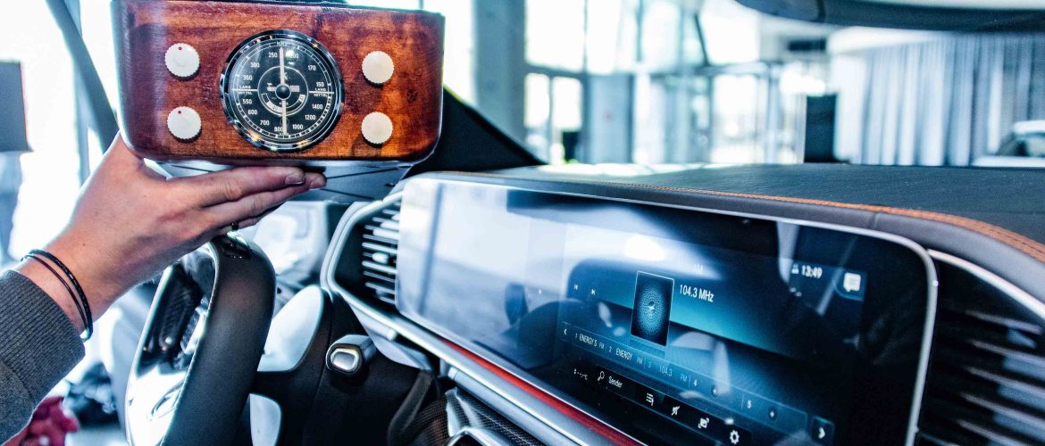 Quá trình phát triển máy radio trên xe Mercedes-Benz trong gần 100 năm