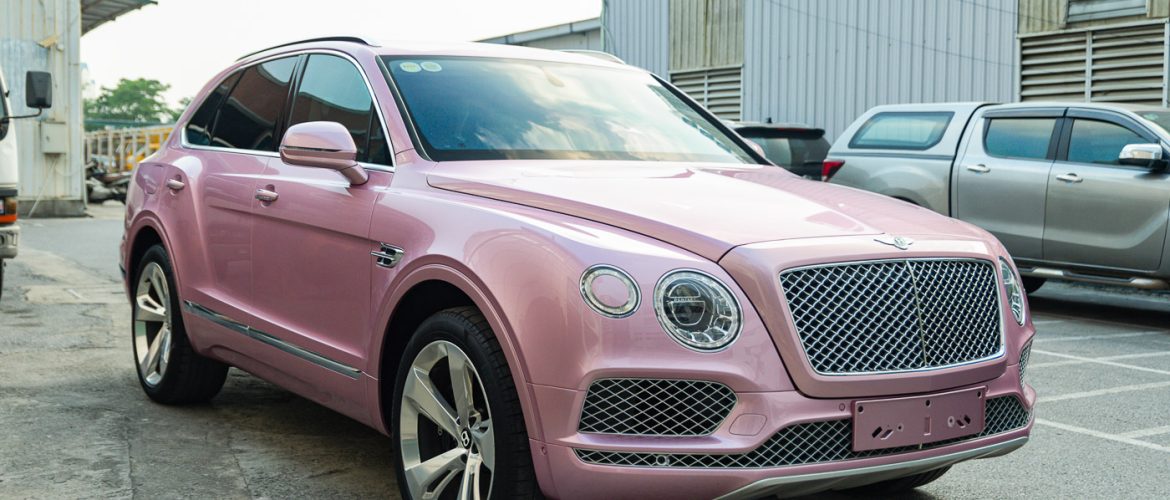 Ngắm nhìn Bentley Bentayga sở hữu màu sơn hồng nữ tính độc nhất Việt Nam