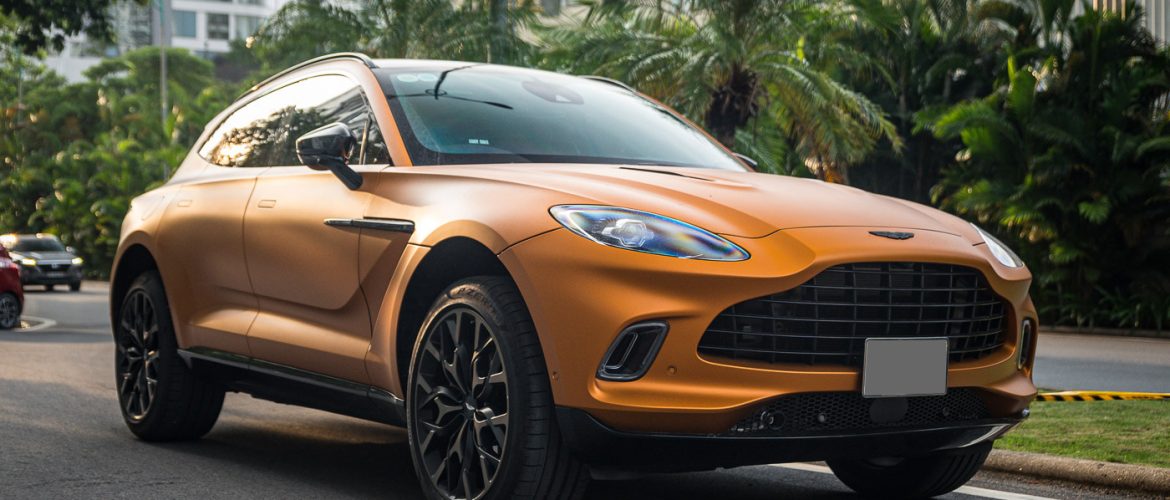 Bắt gặp Aston Martin DBX thứ ba xuất hiện tại Hà Nội: Lớp sơn độc nhất, thuộc sở hữu của một nữ doanh nhân ngành mỹ phẩm