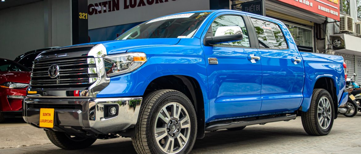 “Siêu bán tải” Toyota Tundra 1794 Edition 2021 màu xanh nổi bật cập bến Việt Nam